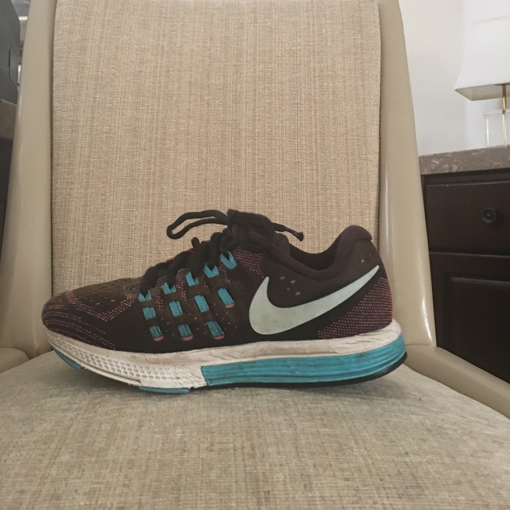 Women’s Nike shoe
